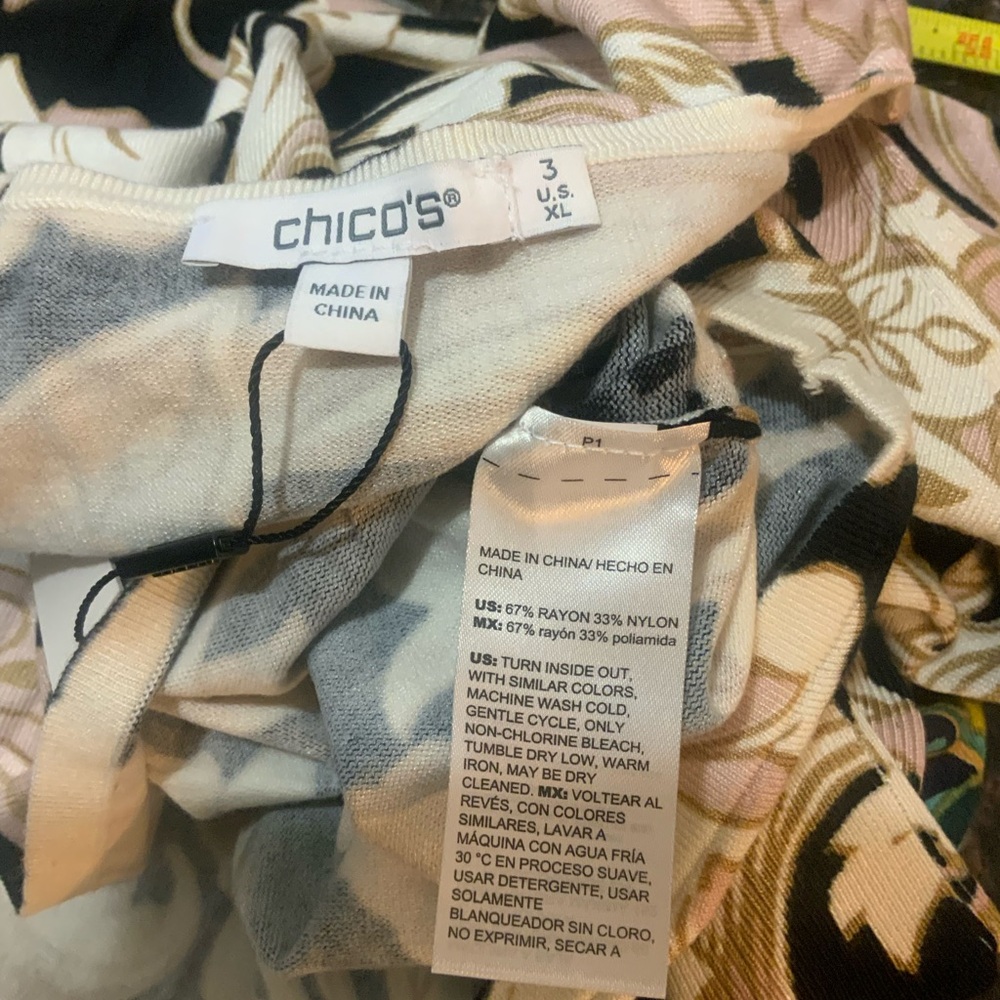 Chico's Set of Two Elegant Floral V-Neck Sweaters. Size 3 (16) NWT - Picture 12 of 12